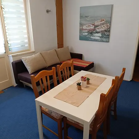 Daire Homestay Nera